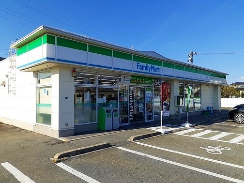 コンビニ　ファミリーマート天童長岡店（コンビニ）まで270m