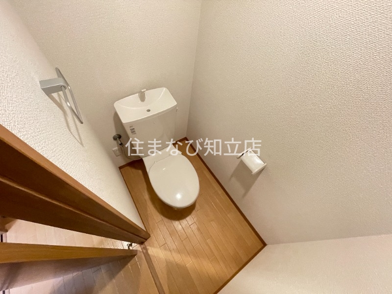 トイレ　別部屋写真（反転タイプ）