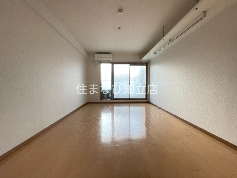 居室・リビング　別部屋写真（反転タイプ）