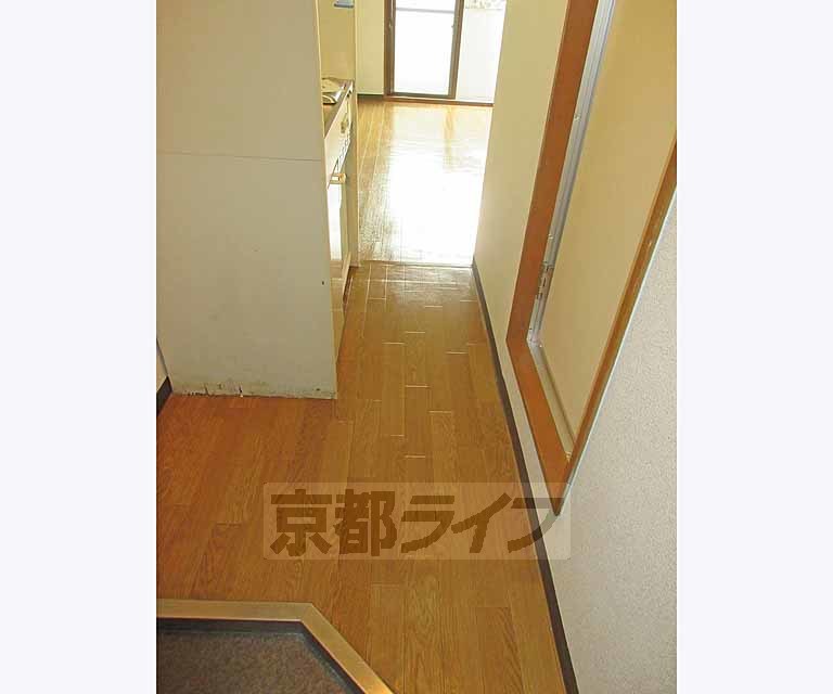 その他部屋・スペース　玄関を開けると廊下が広がっています！