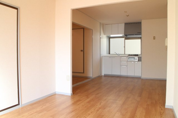 居室・リビング　こちらのリビングで趣味の時間をお楽しみください