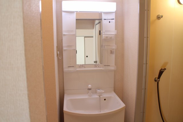 洗面設備　コンパクトで使いやすい洗面所