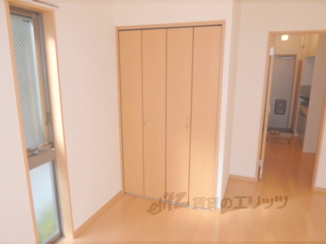 収納　奥行きのある大きなクローゼット。