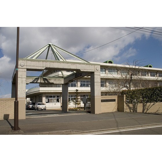 中学校　仙台市立高森中学校（中学校）まで856m