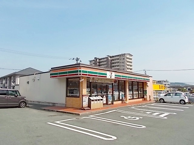 コンビニ　セブンイレブン鶴羽田店（コンビニ）まで260m
