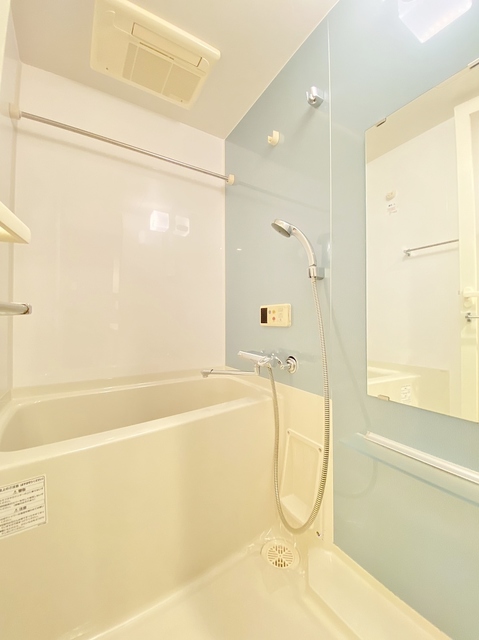 バス・シャワールーム　浴室乾燥・暖房・２４時間換気機能付き