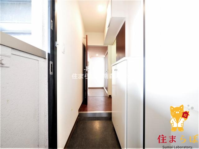 玄関　「気になったら、LINEで気軽に相談できますよ。」