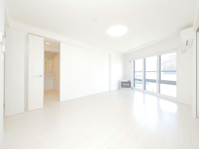 居室・リビング　広くてキレイなリビング♪