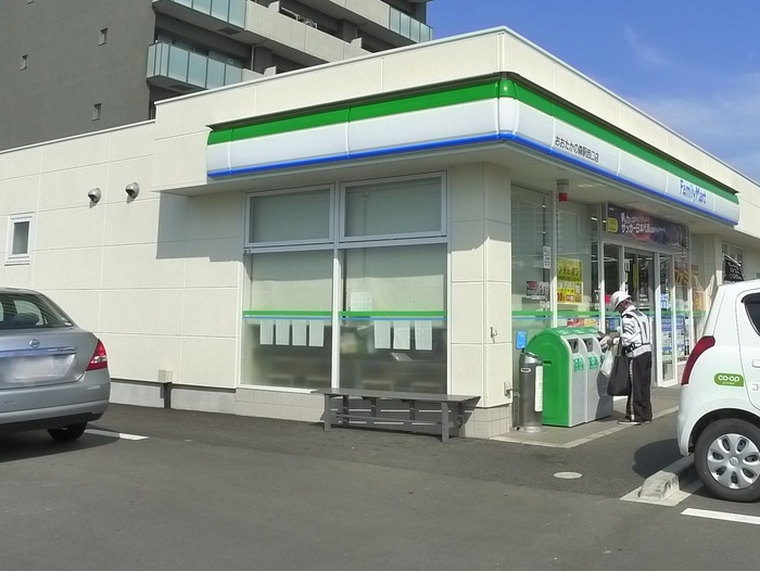 コンビニ　ファミリーマート（コンビニ）まで290m