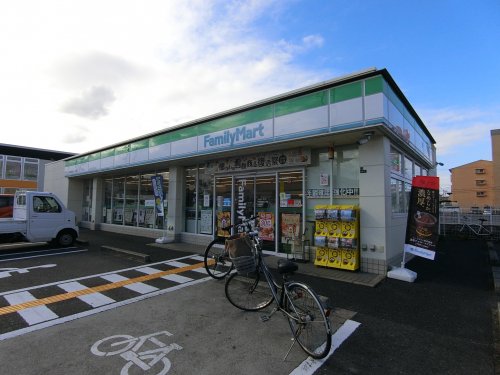 コンビニ　ファミリーマート　岸和田荒木町二丁目店（コンビニ）まで477m