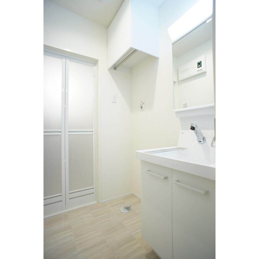 洗面設備　明るく清潔感のある洗面脱衣所！