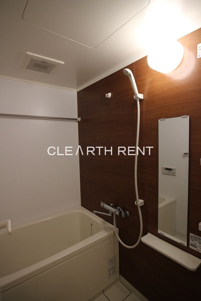 バス・シャワールーム　清潔感のあるバスルーム