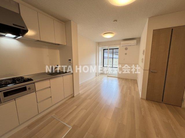 居室・リビング　リビングルームはオープンタイプのキッチン〇