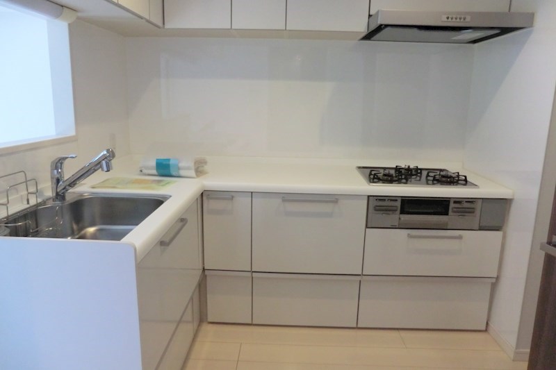 キッチン　コンパクトなキッチンで掃除もラクラク