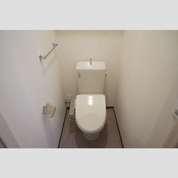 トイレ　温水洗浄暖房便座