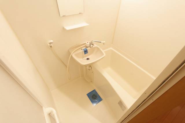 バス・シャワールーム　※１０２号室の写真を流用しています。