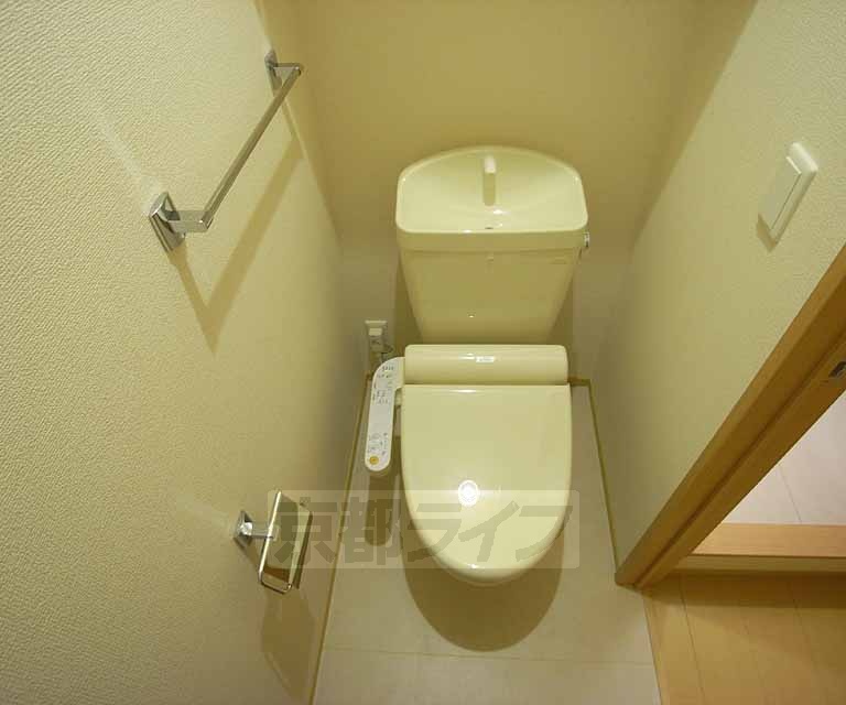 トイレ　ウォシュレット付きトイレです。