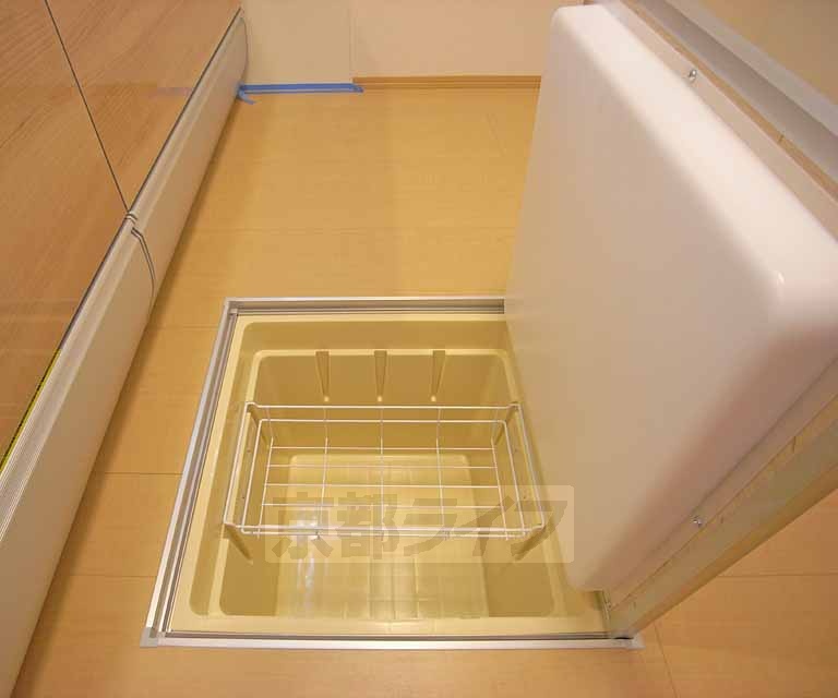 その他設備　１階は床下収納がついております。