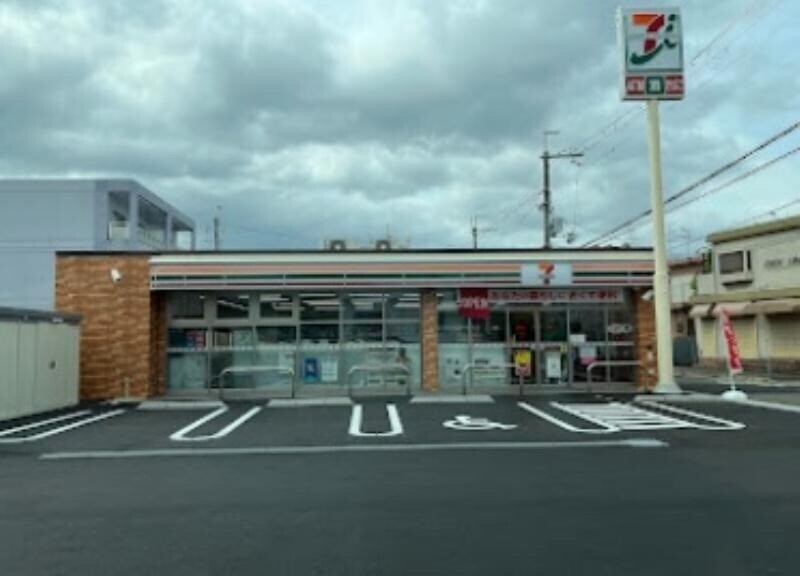 コンビニ　セブンイレブン豊中服部本町3丁目店（コンビニ）まで66m