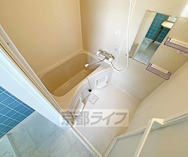 バス・シャワールーム　ゆったり浸かれるお風呂です。