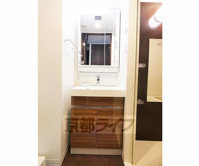 洗面設備　独立洗面所です。