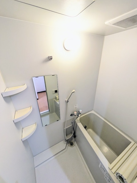 バス・シャワールーム　★お風呂は嬉しい追焚機能付きです♪★