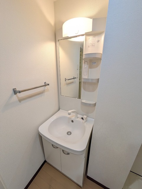 洗面設備　★身支度に便利なシャワー付洗面化粧台です♪★