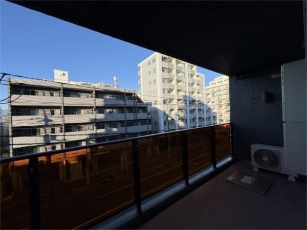 バルコニー　外からの目が気にならないバルコニーで洗濯物が干せます