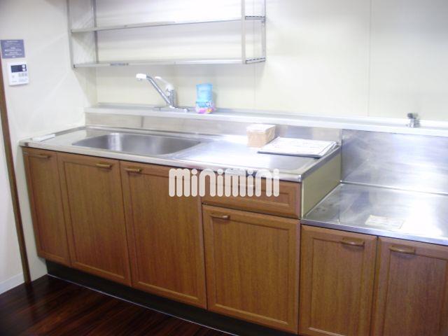 キッチン　キッチンも上下に収納できます。