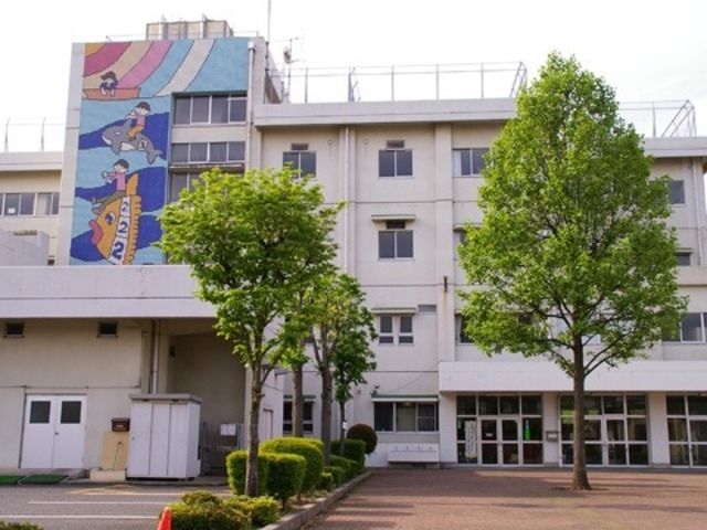 小学校　日野市立日野第五小学校（小学校）まで605m