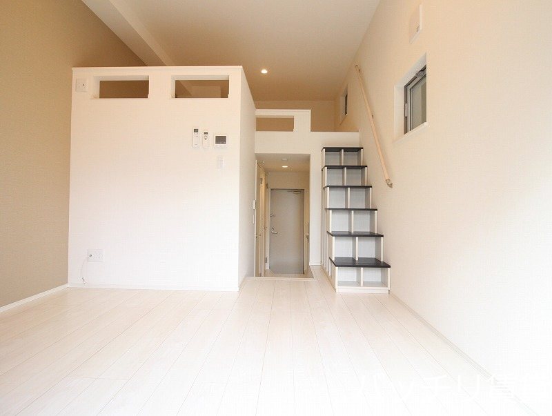 居室・リビング　同型タイプの為、現状を優先致します。