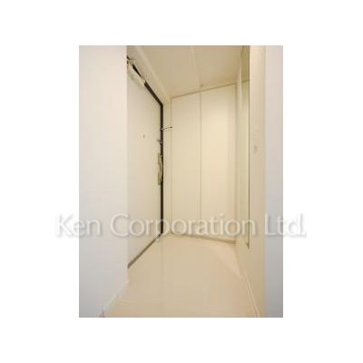 玄関　同タイプ3階のお部屋を撮影。仕様が異なることがあります。