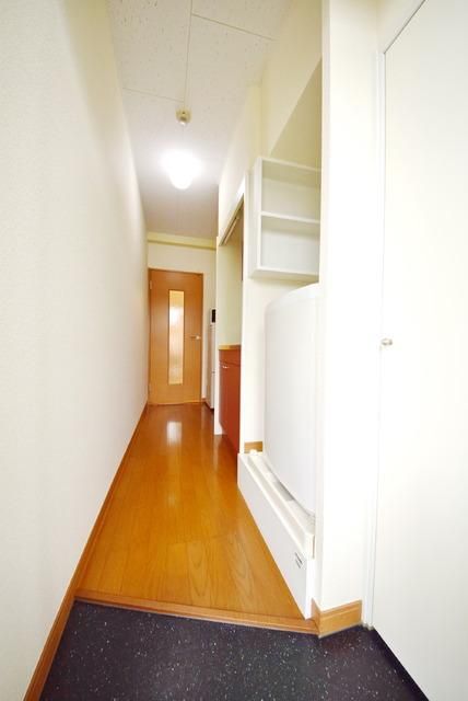 玄関　リビングに繋がる室内です♪