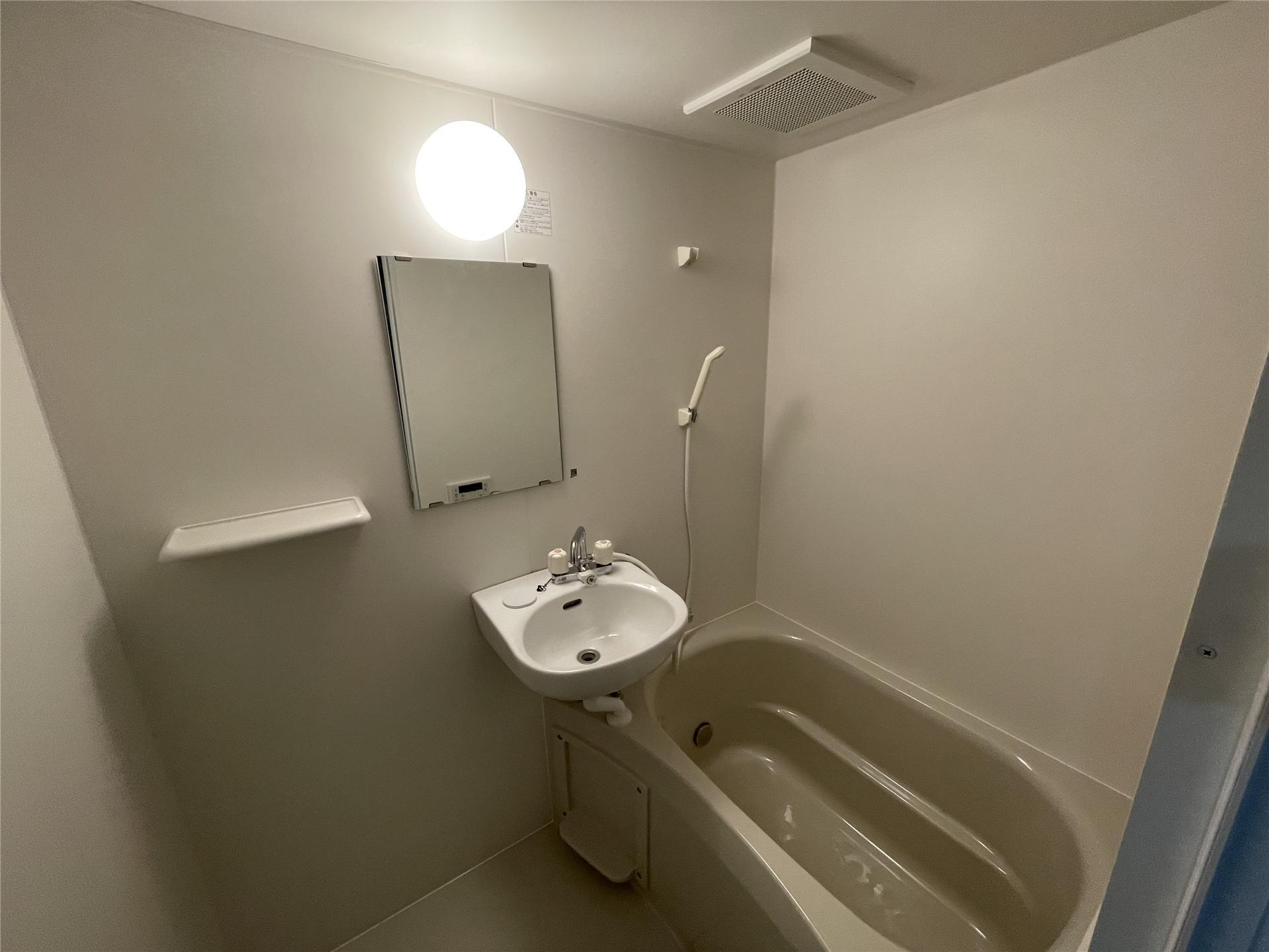 バス・シャワールーム　追焚機能付きのお風呂です