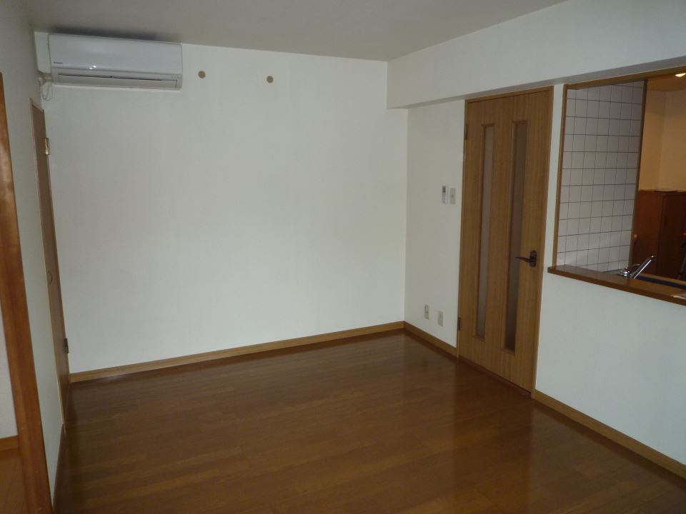 居室・リビング　側面にも窓がありますよ