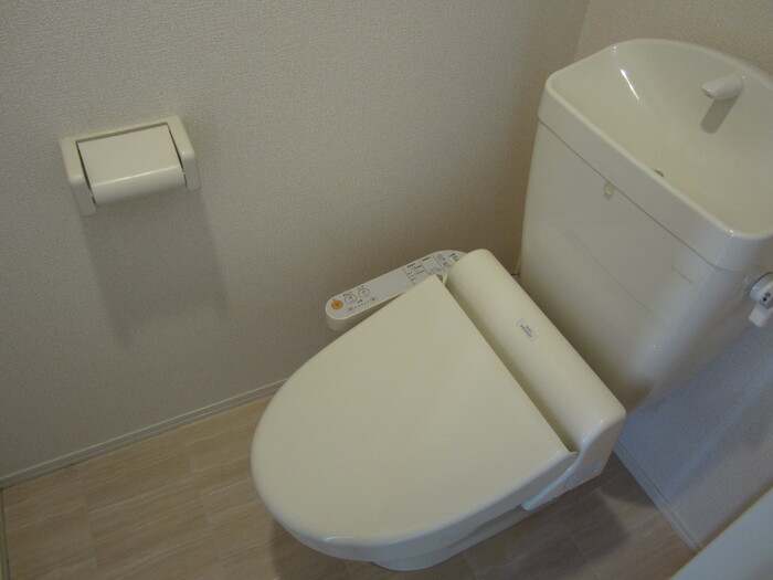 トイレ　嬉しい温水洗浄便座付き♪