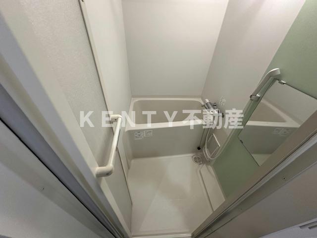 バス・シャワールーム　コンパクトで使いやすいお風呂です