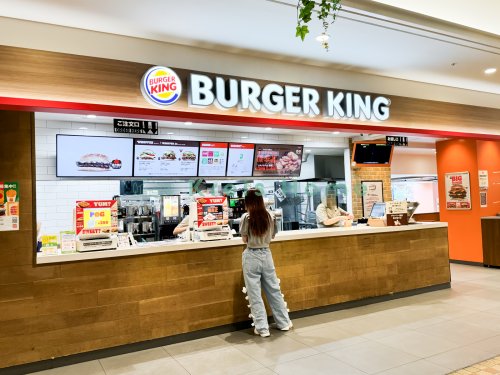 飲食店　BURGER KING(バーガーキング) アトレ信濃町店（飲食店）まで878m
