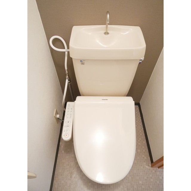 トイレ　ウォシュレット付き
