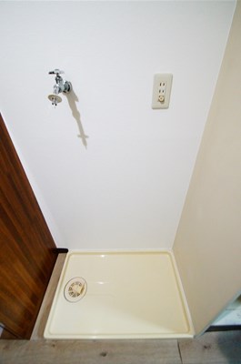 その他設備　防水パン付の室内洗濯機置場あります