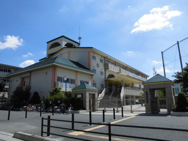 小学校　さいたま市立辻南小学校（小学校）まで747m