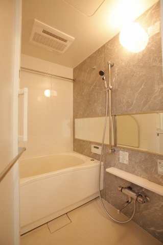 バス・シャワールーム　バスルーム