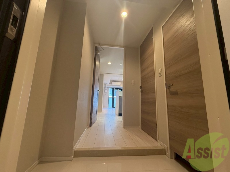 玄関　玄関から撮影しました。お部屋の明るさも伝わりますね。