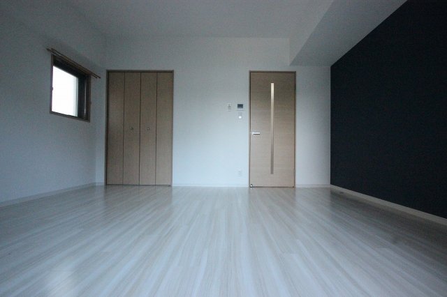 居室・リビング　同物件別号室のものです。