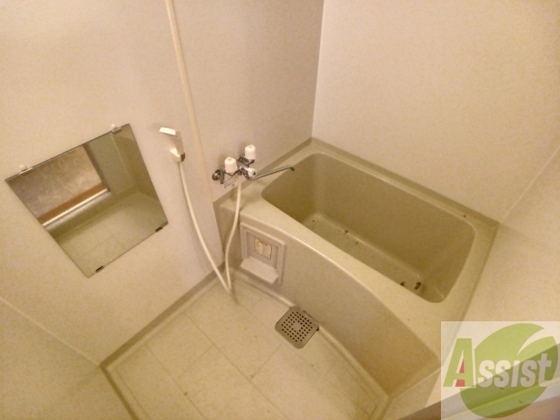 バス・シャワールーム　お風呂になります。一日の疲れを癒してくださいね。