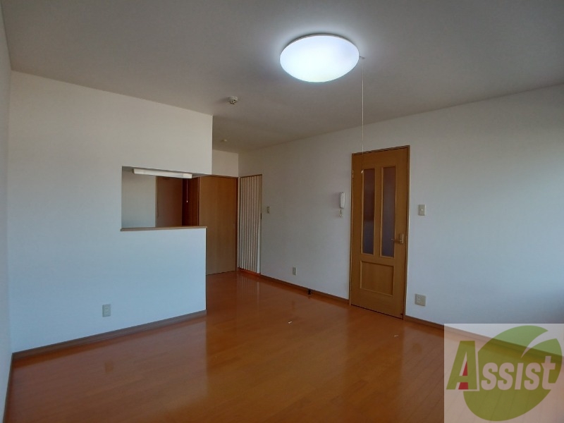 居室・リビング　広くてきれいなリビングです！快適に過ごせそうですね。