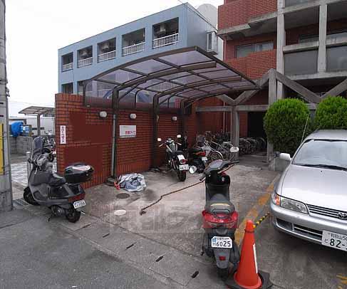 その他共有部分　屋根付きの駐輪場あります