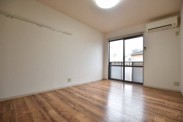 居室・リビング　画像は別号室。ご参考にどうぞ