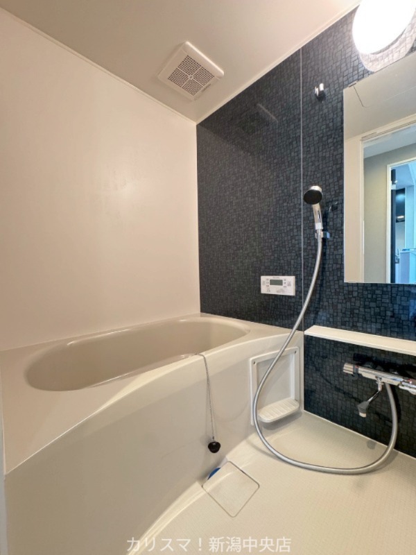 バス・シャワールーム　※別部屋参考写真