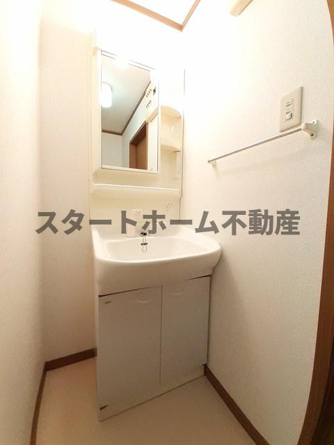 洗面設備　コンパクトで使いやすい洗面所